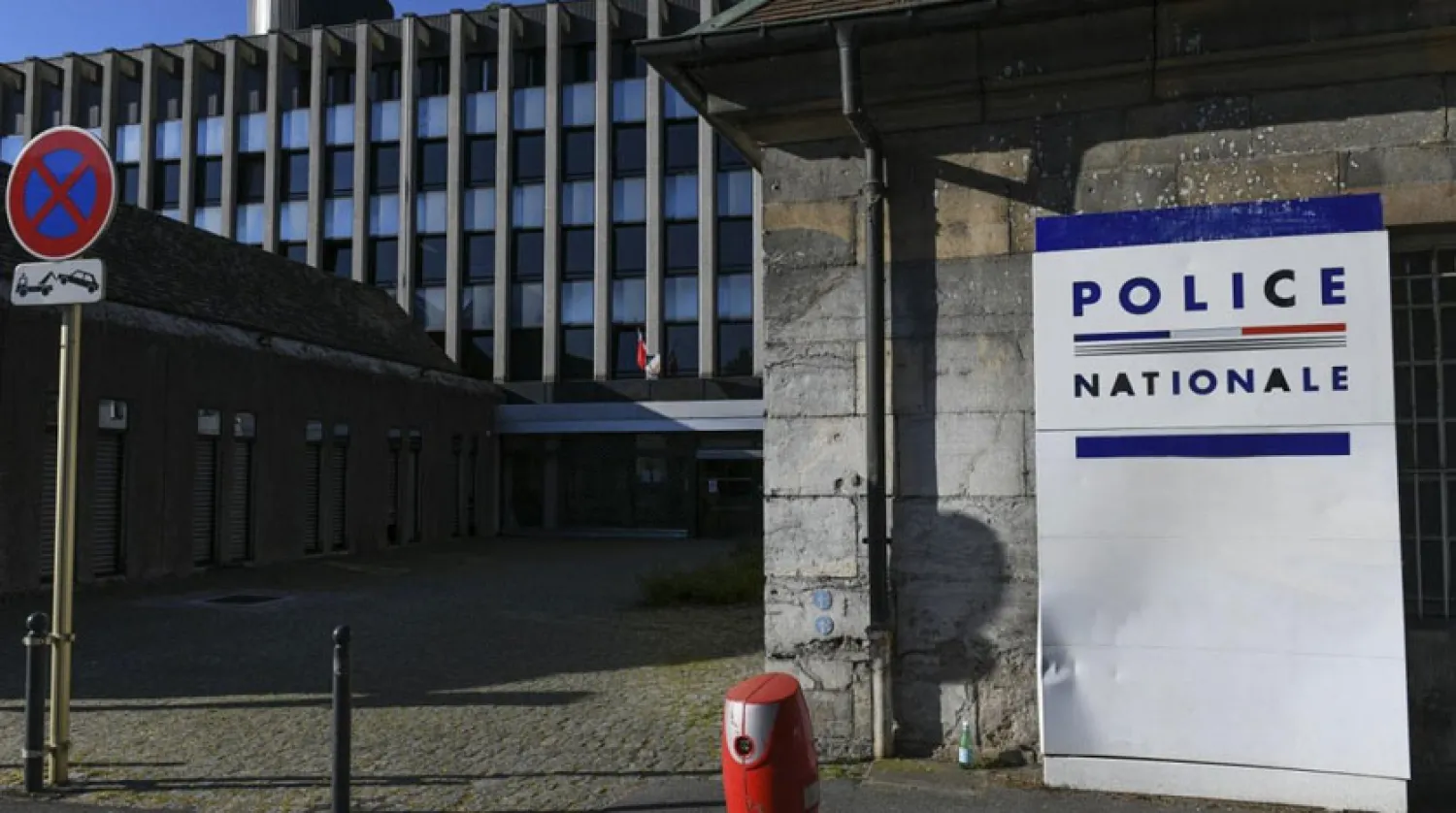 Yetkililer, kızın ailesinin kendisi ile iletişime geçmesini ya da yanına yaklaşmasını yasakladı (AFP)