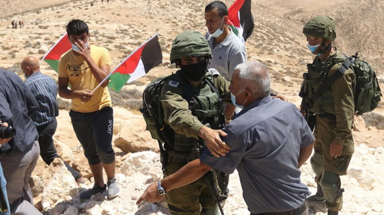 Masafer Yatta bölgesindeki Filistinliler, İsraillilerin topraklarını işgal etmesini protesto ediyor (WAFA)