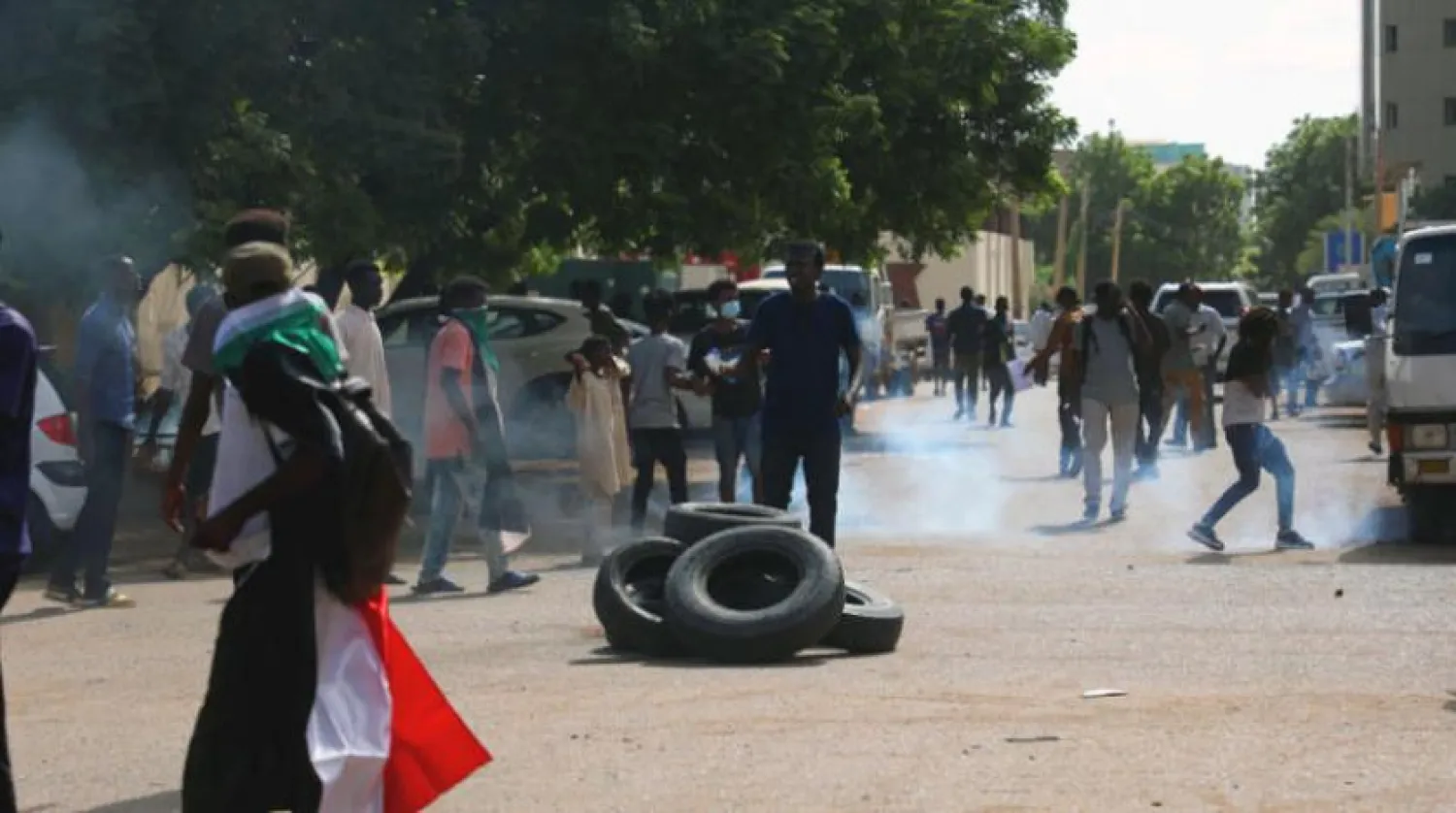 Hartum’da ‘devrimin hedeflerinin sürdürülmesi’ amacıyla düzenlenen gösteriden bir kare (EPA)