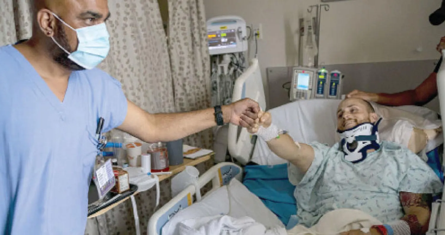 مريض «كوفيد - 19» في أحد مستشفيات واشنطن (أ.ف.ب)