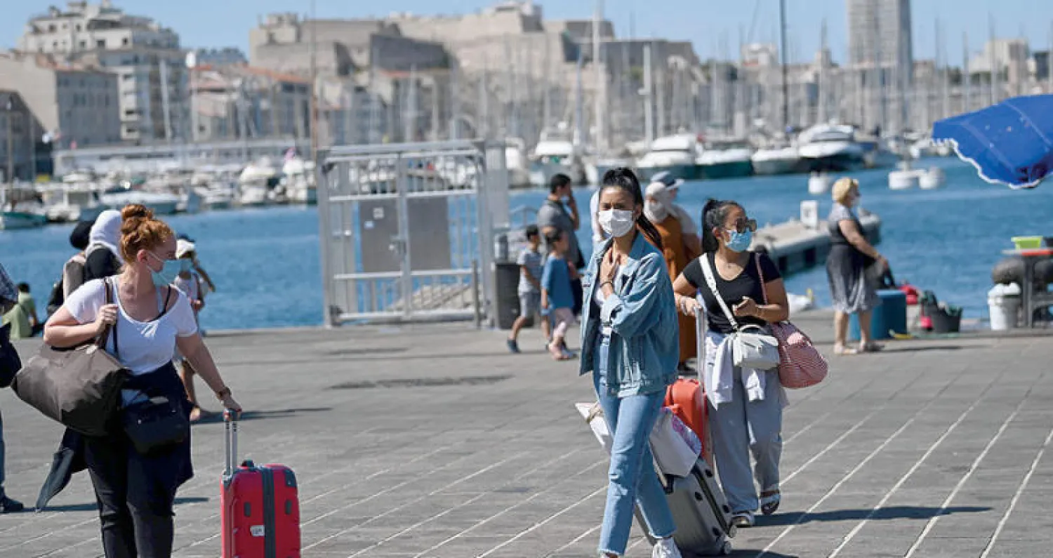 أجلت الحكومة الفرنسية عرض خطة إنعاش الاقتصاد بضعة أيام وسط تحسن لمؤشرات اقتصادية (أ.ف.ب)