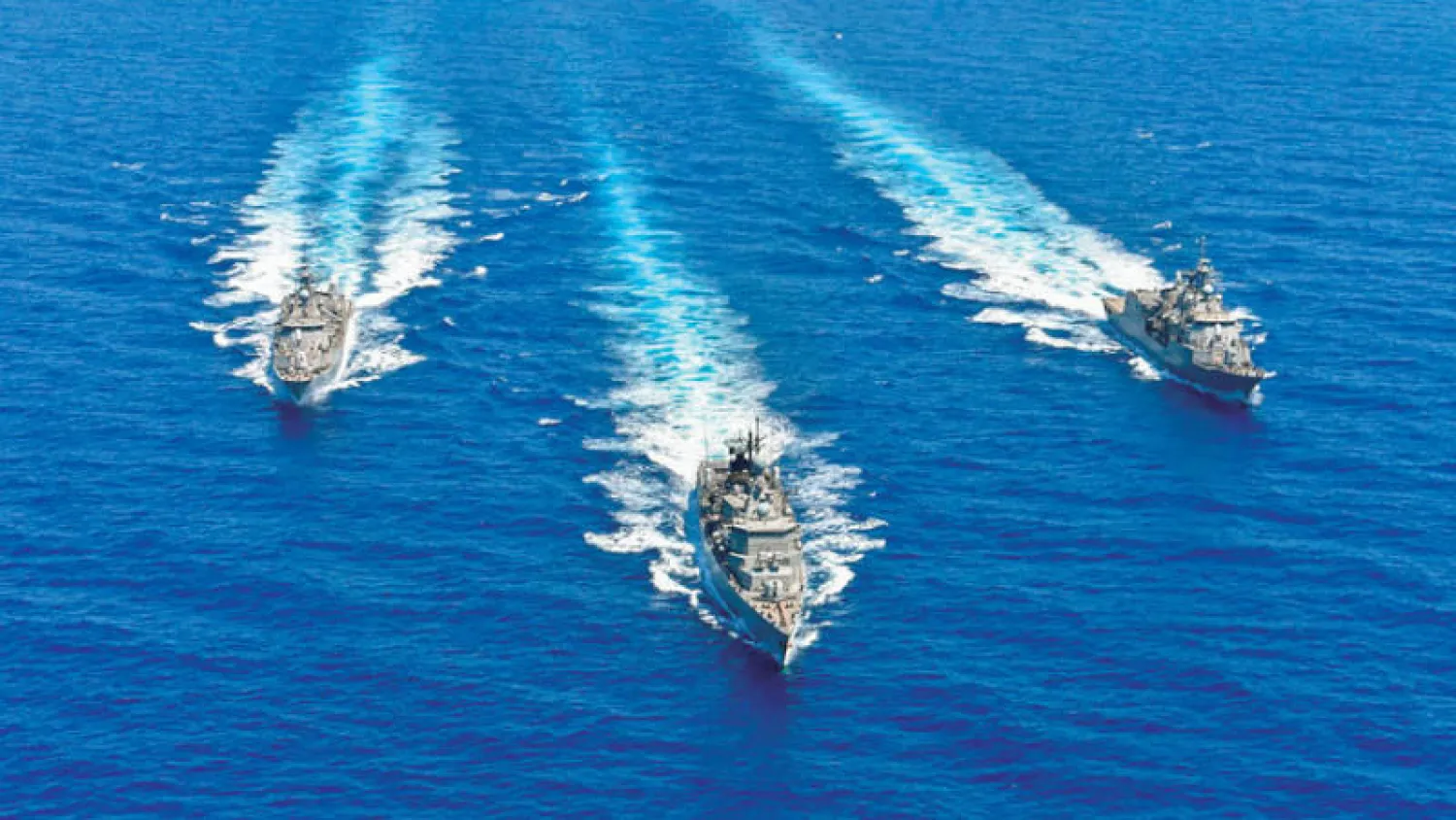 سفن حربية يونانية تشارك في المناورات العسكرية مع فرنسا وإيطاليا وقبرص في شرق المتوسط (أ.ف.ب)