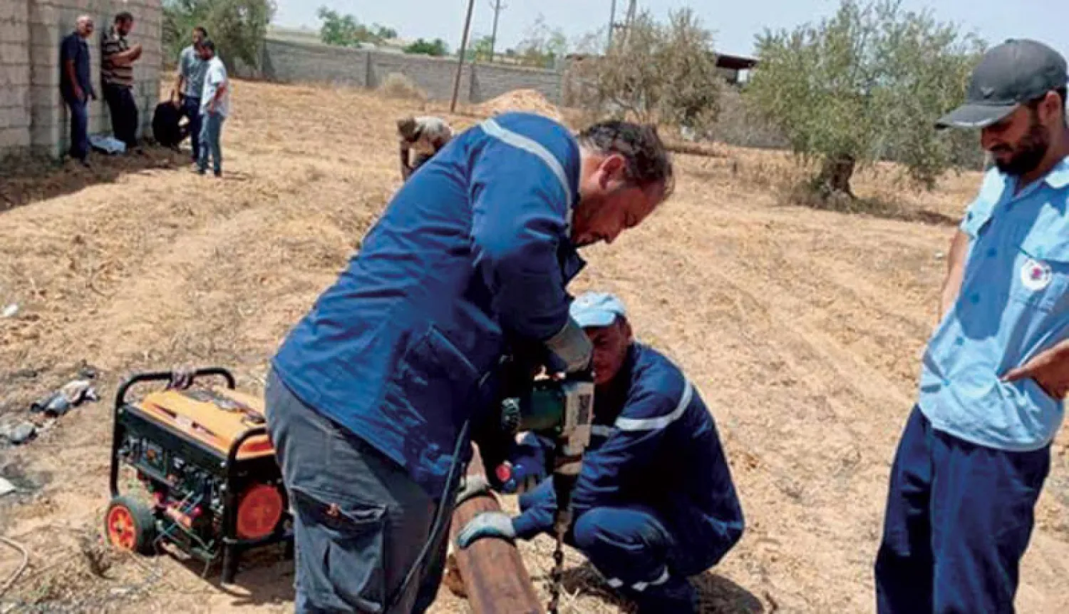 فنيو الشركة العامة للكهرباء يعيدون صيانة مكونات الشبكة (الشركة العامة للكهرباء)