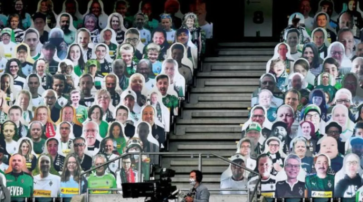 جماهير مصنوعة من ورق في مباراة مونشنغلادباخ وأونيون برلين (أرشيفية-إ.ب.أ)