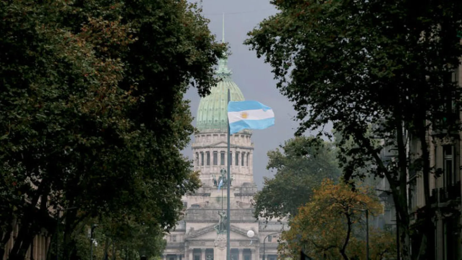 طلبت حكومة الأرجنتين رسمياً بدء مفاوضات مع صندوق النقد الدولي حول برنامج جديد لمساعدات مالية (رويترز)