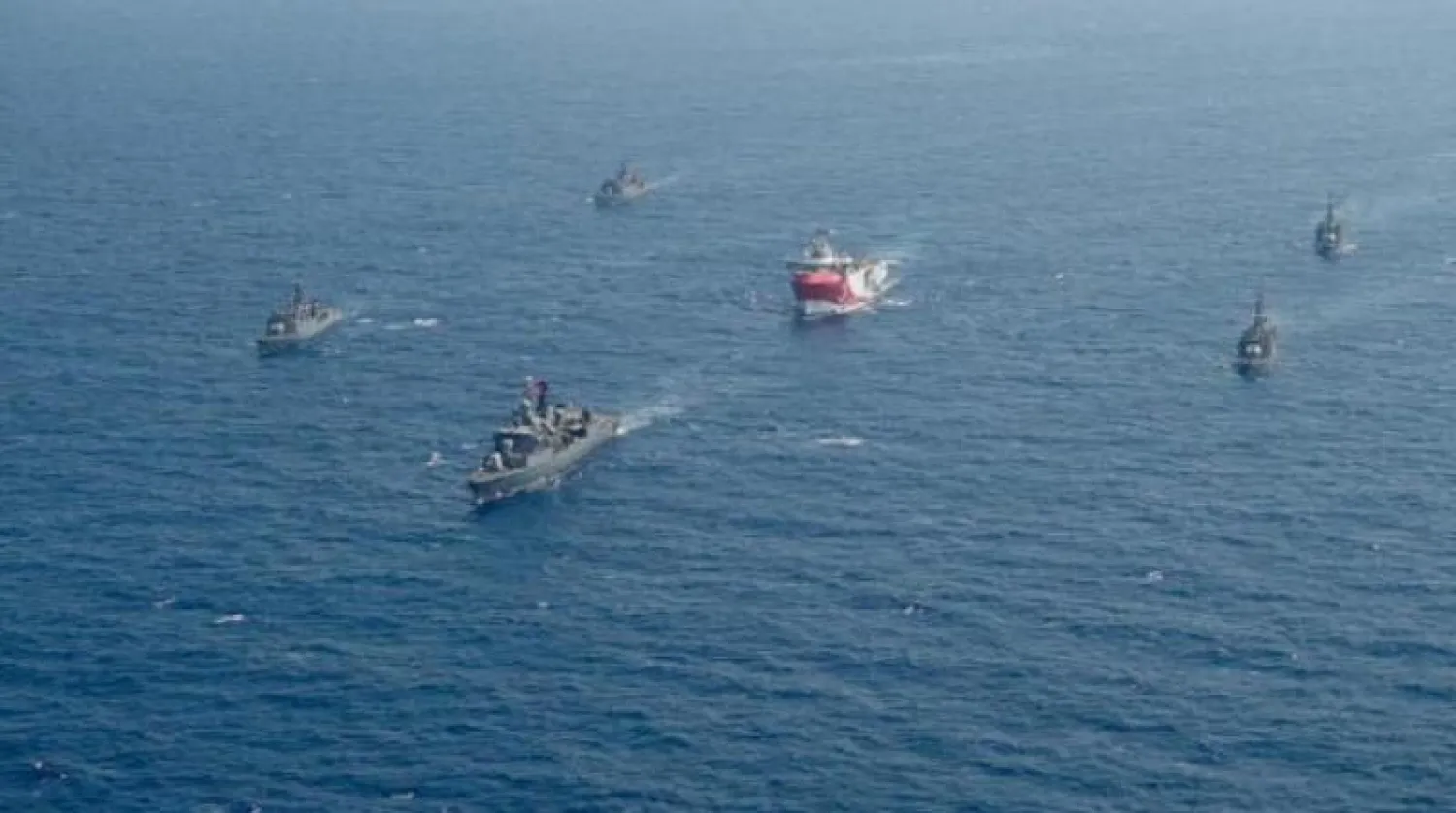 سفن حربية رافقت سفينة المسح التركية «عروج ريس» إلى مياه متنازع عليها في شرق البحر المتوسط هذا الشهر (أ.ب)