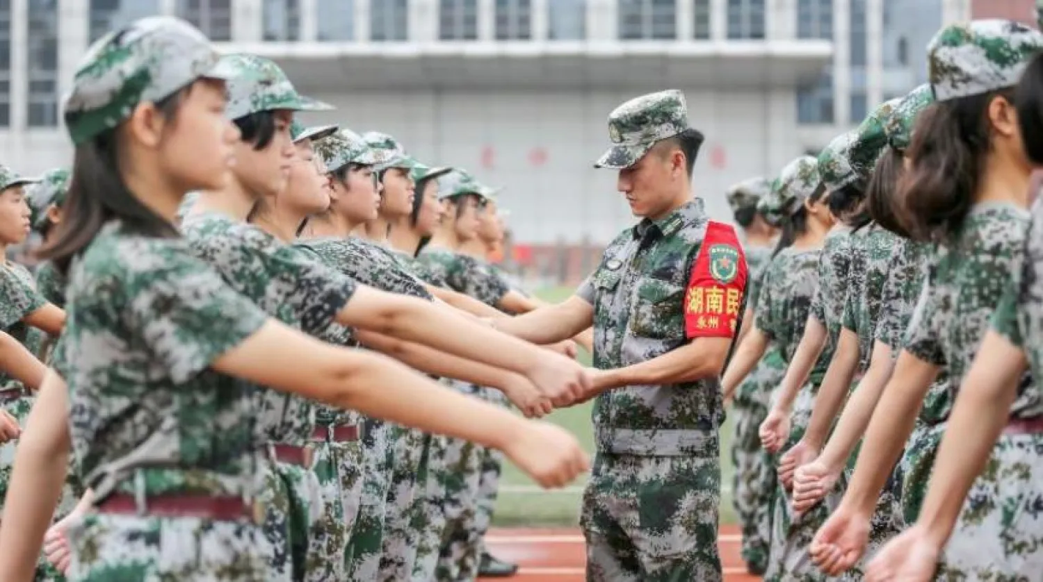 Çin lisesinde askeri eğitim