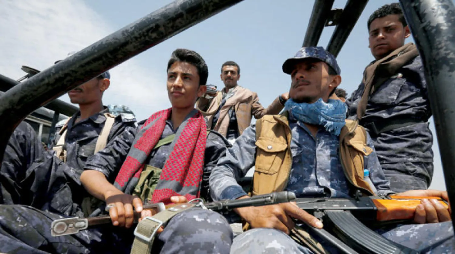 عناصر حوثية خلال تجمع مسلح في صنعاء (إ.ب.أ)