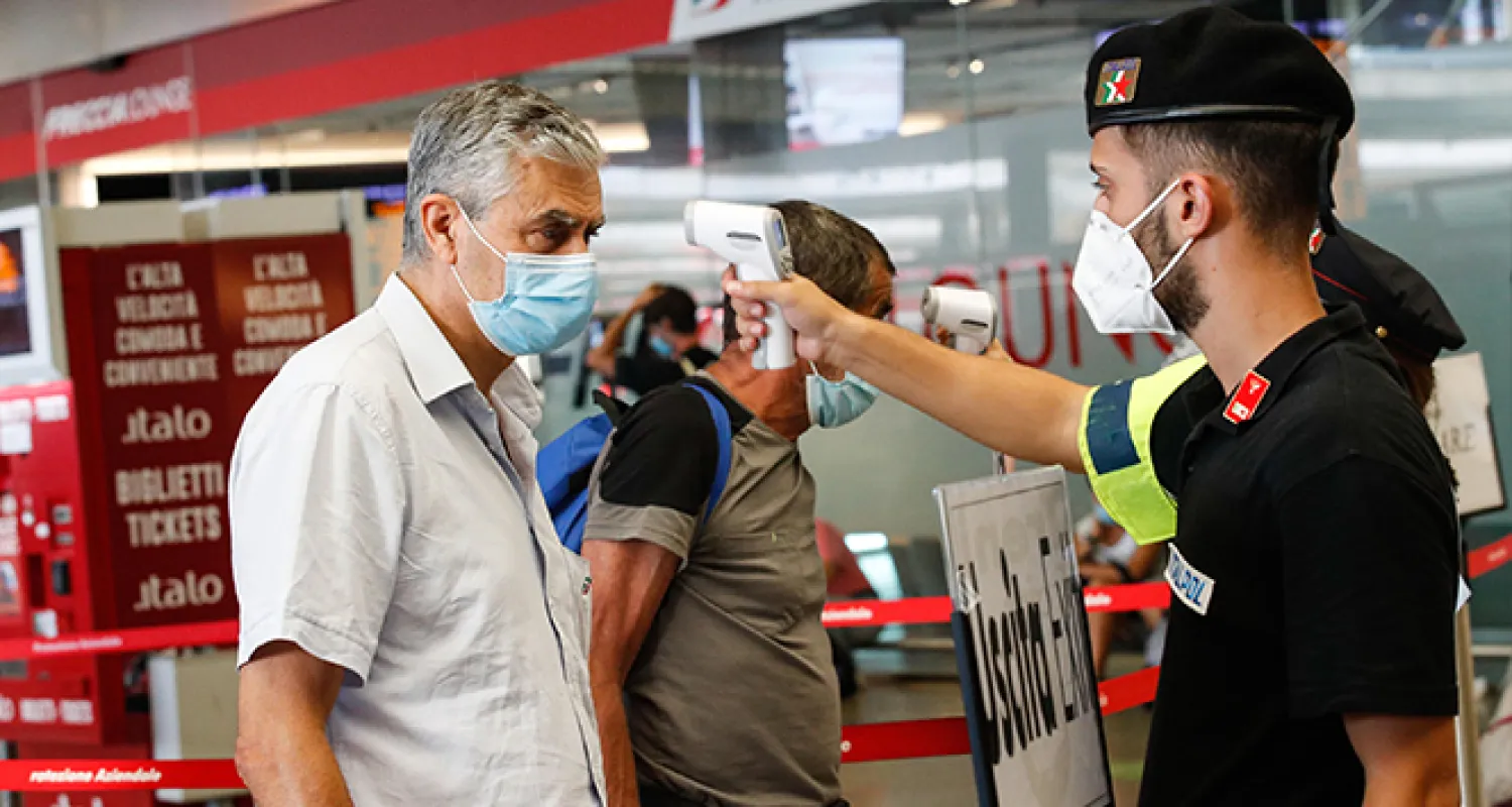 İtalya'da koronavirüs vaka sayıları binin üzerinde seyrediyor