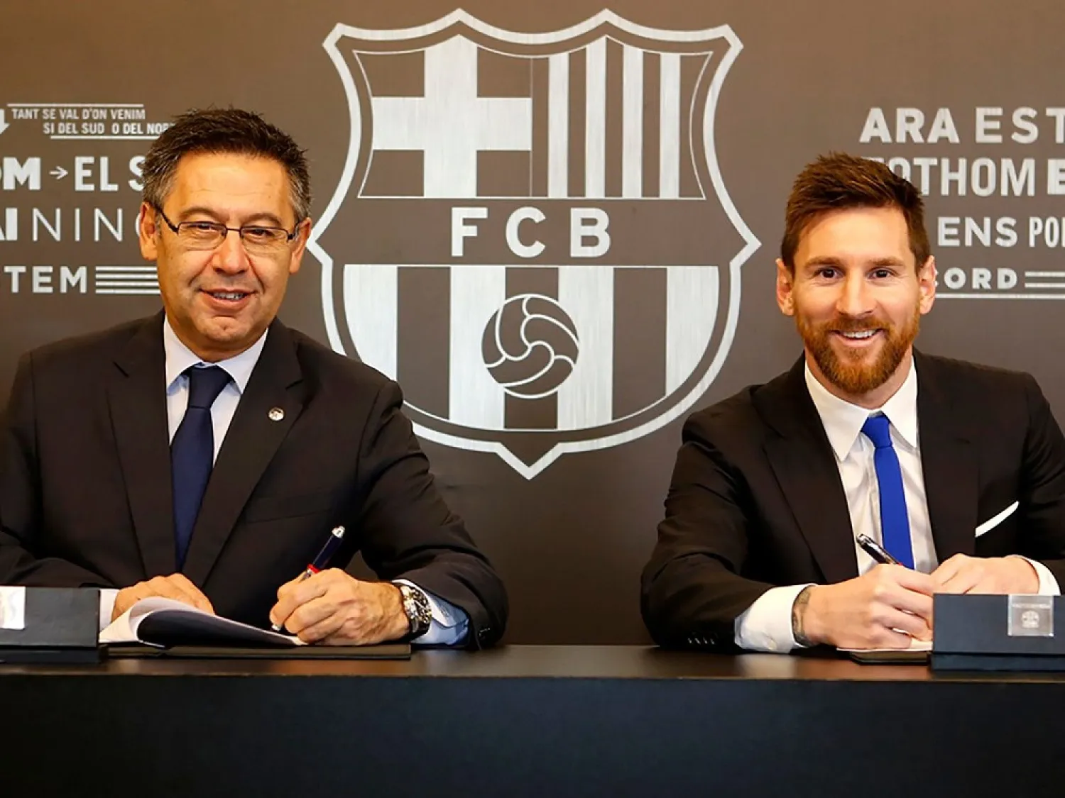 Barcelona president Josep Bartomeu and Lionel Messi. (Getty Images)
