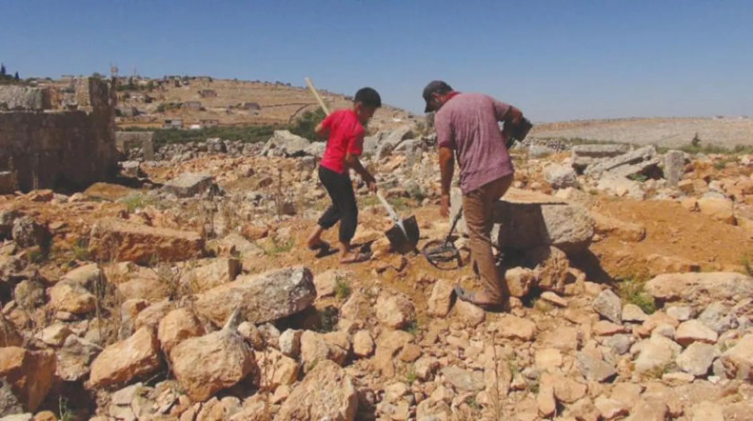 Saddam Naasan, 35, works with his son in archaeological fields, collecting coins and antiquities to sell them against the money he needs buy daily necessities (Asharq Al-Awsat)