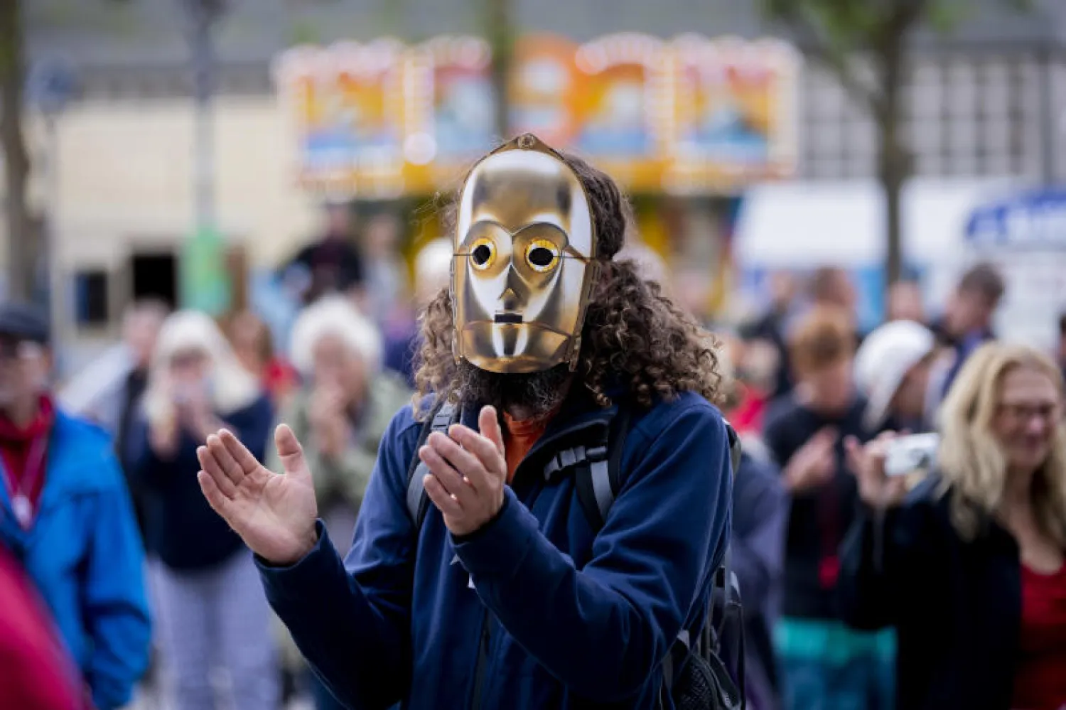 مسيرة في برلين ضد التدابير المتخذة لمواجهة الجائحة (أ.ب)