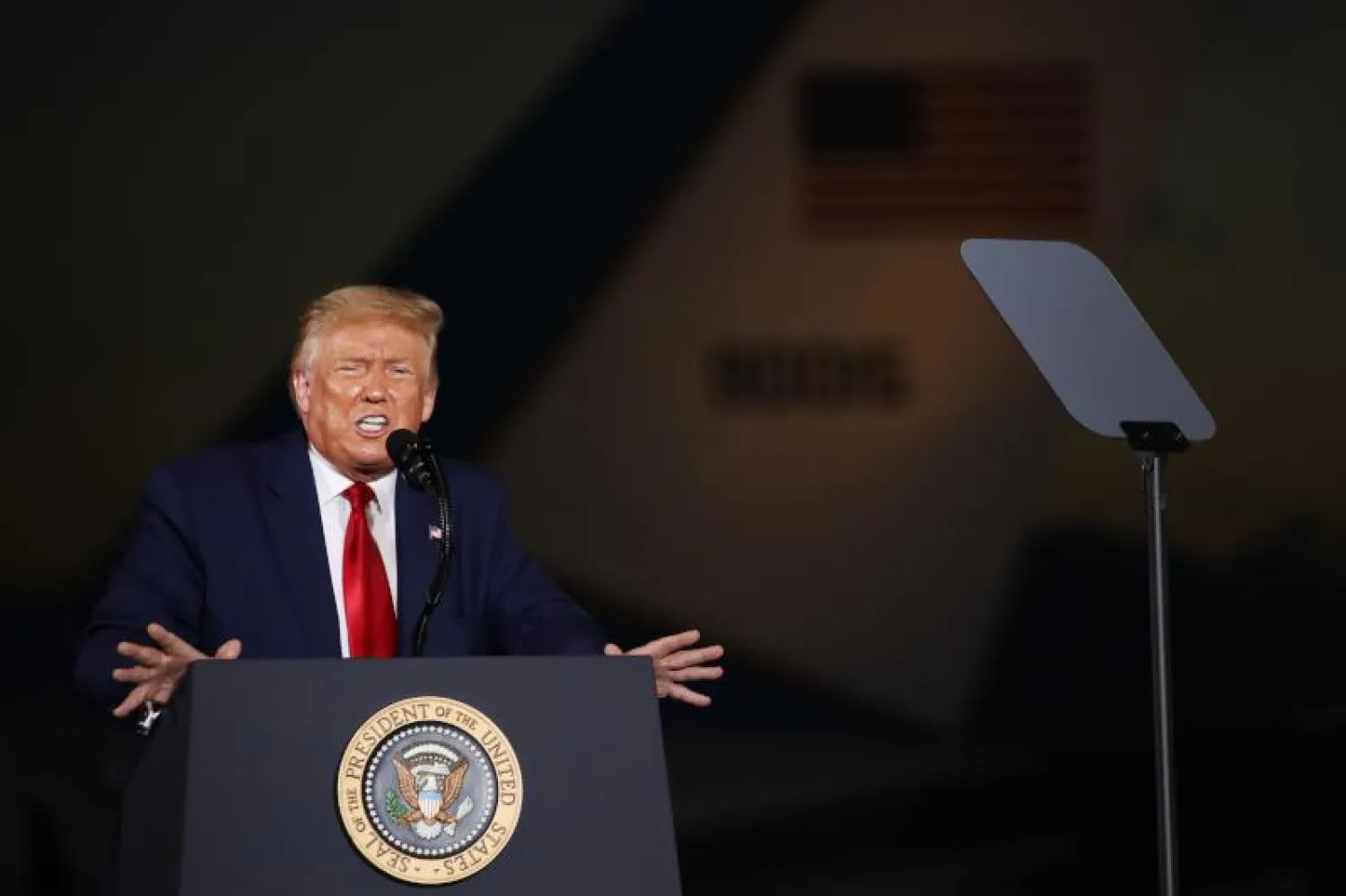 الرئيس الأميركي دونالد ترمب يلقي كلمة لأنصاره في ولاية نيوهامبشير (أ.ف.ب)