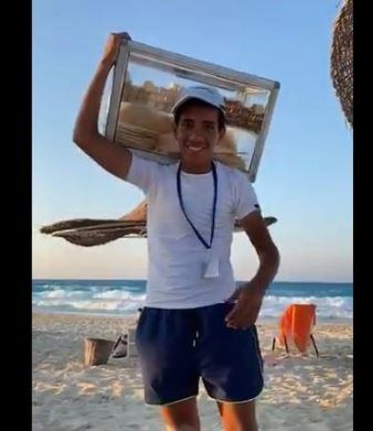 الشاب المصري إبراهيم بائع «الفريسكا» (تويتر)