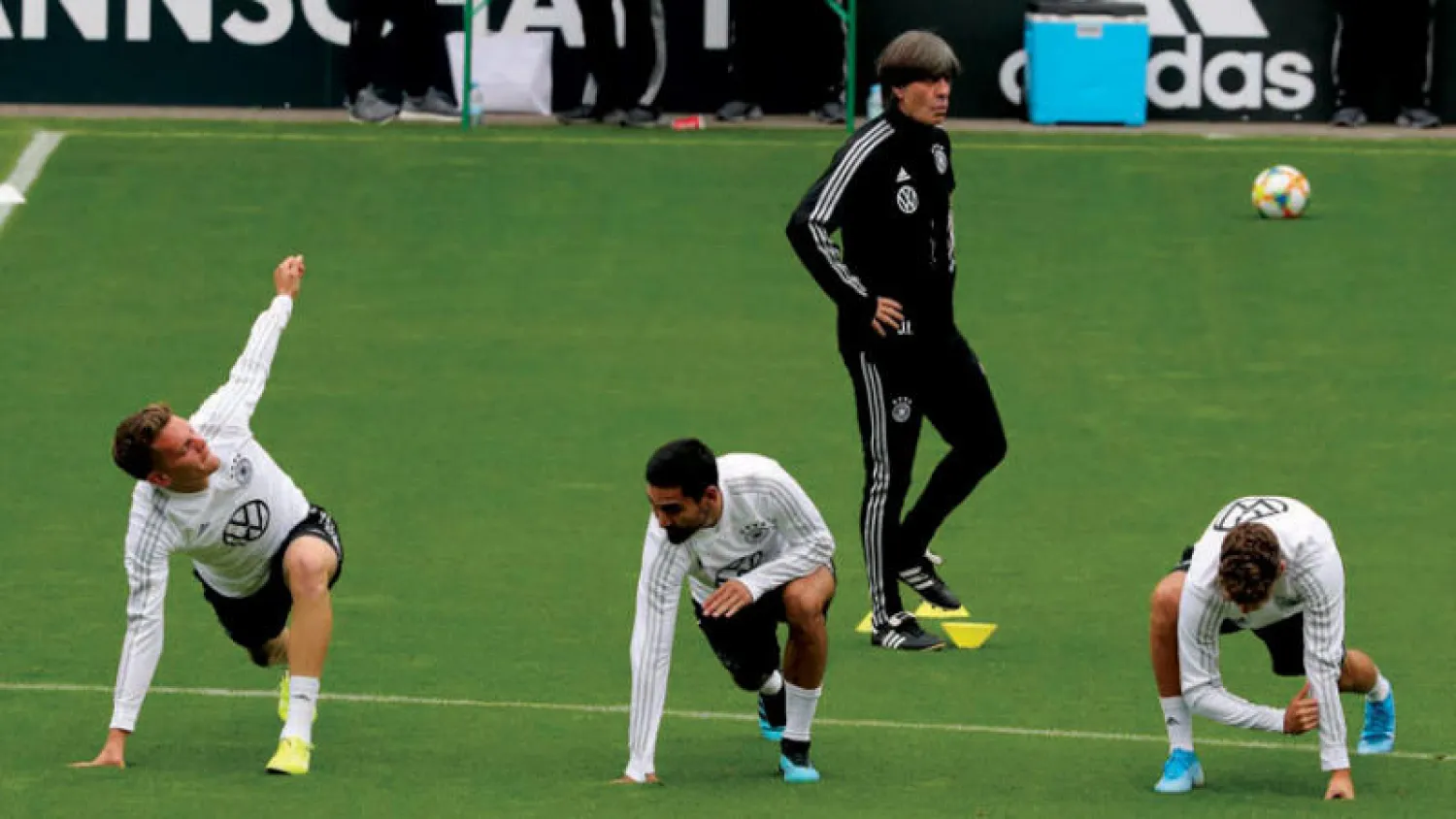 المنتخب الألماني بقيادة المدرب لوف عاد للتجمع لأول مرة بعد 10 أشهر وفي غياب نجوم البايرن (إ.ب.أ)