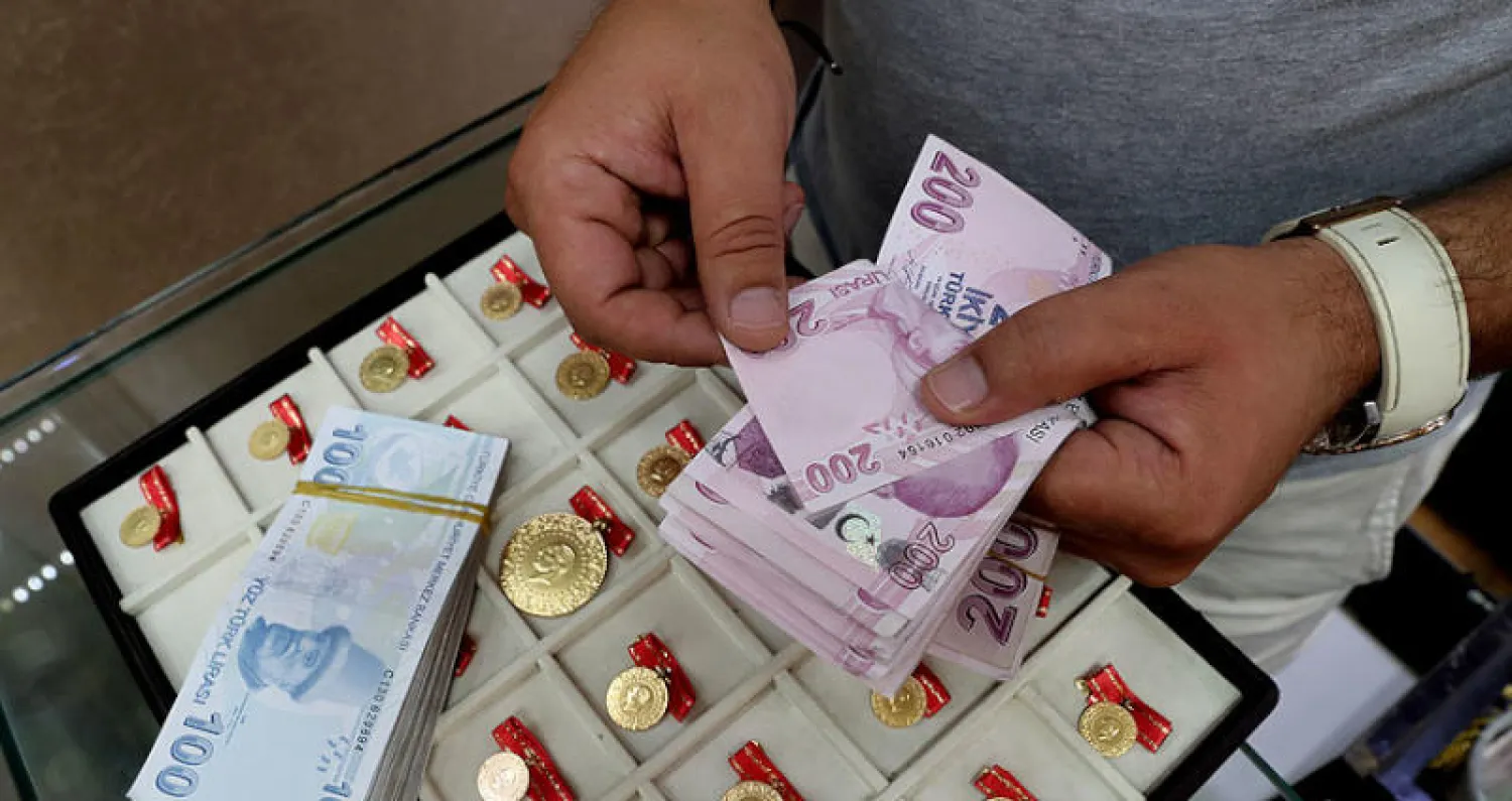 سجل الاقتصاد التركي انكماشاً حاداً خلال الربع الثاني بتراجع 9.9 % (رويترز)