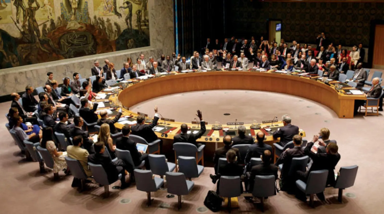 مجلس الأمن يصوّت على تمرير الاتفاق النووي وتعليق العقوبات الأممية ضد إيران في 20 يوليو 2015 (أ.ب)