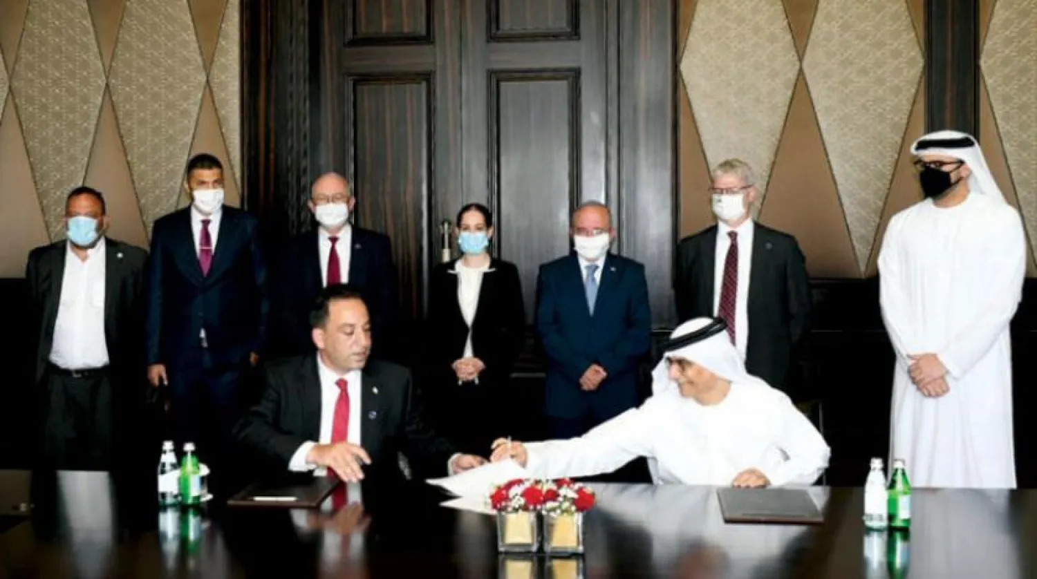 Abu Dabi’de mutabakat zaptının imzalandığı sırada BAE Merkez Bankası Başkanı Abdulhamid el-Ahmedi ve İsrail Başbakanlık Ofisi Genel Müdürü (WAM)