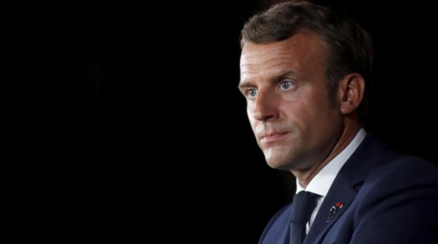 Fransa Cumhurbaşkanı Emmanuel Macron Beyrut ziyareti sırasında (AP)
