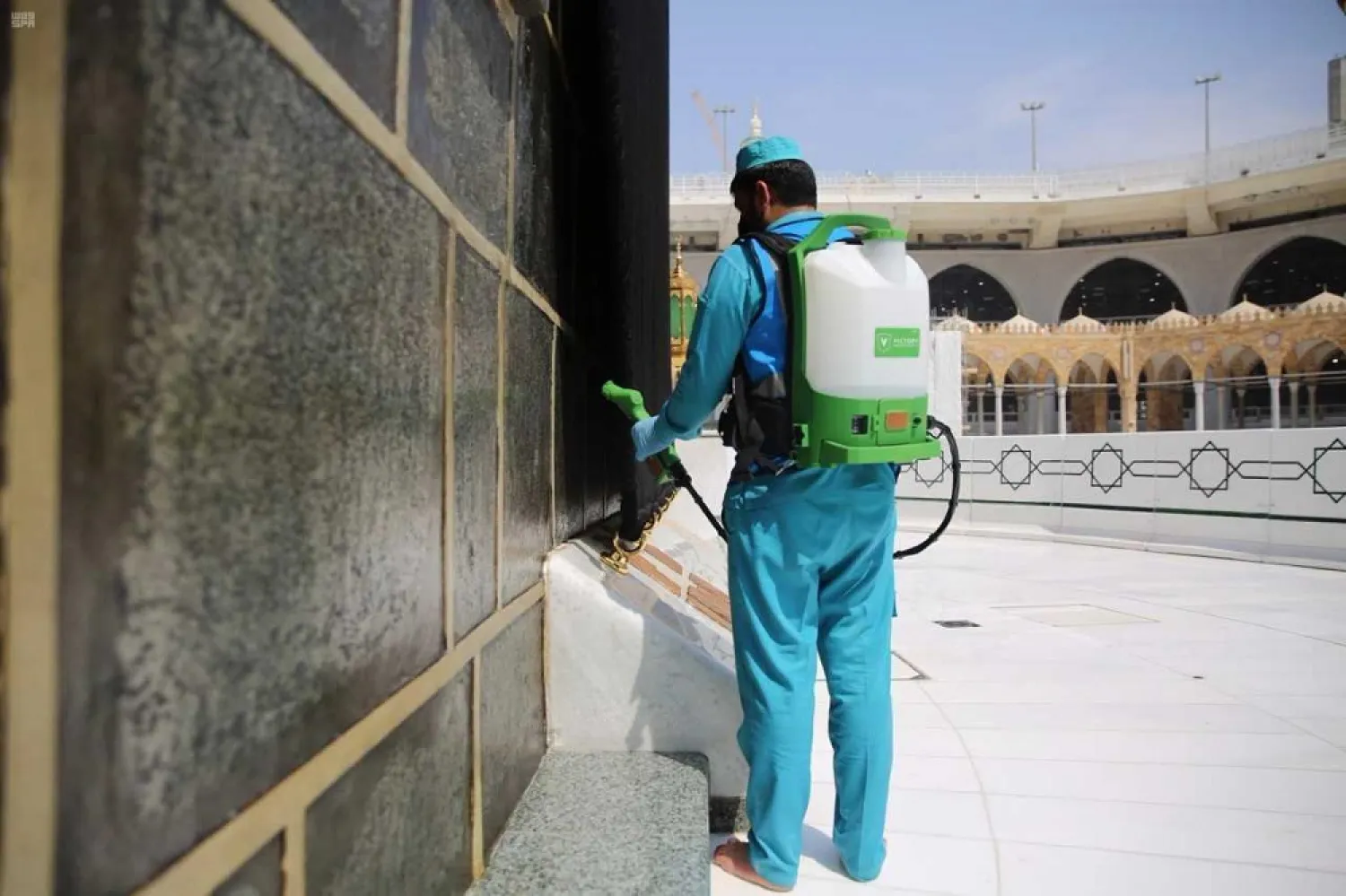 Teams disinfect the holy Kaaba in Makkah, Saudi Arabia. (SPA)