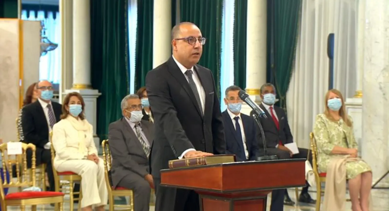 رئيس الحكومة التونسية الجديدة هشام المشيشي يؤدي اليمين الدستورية أمام الرئيس قيس سعيّد