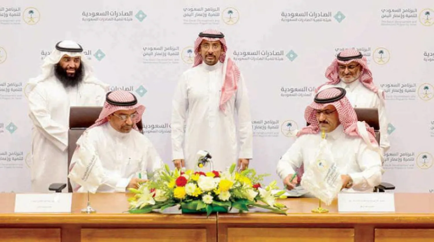 Muhammed Al Cabir ve Mühendis Salih es-Sulemi dün iş birliği mutabakat muhtırasına imza attılar. (Şarku’l Avsat)