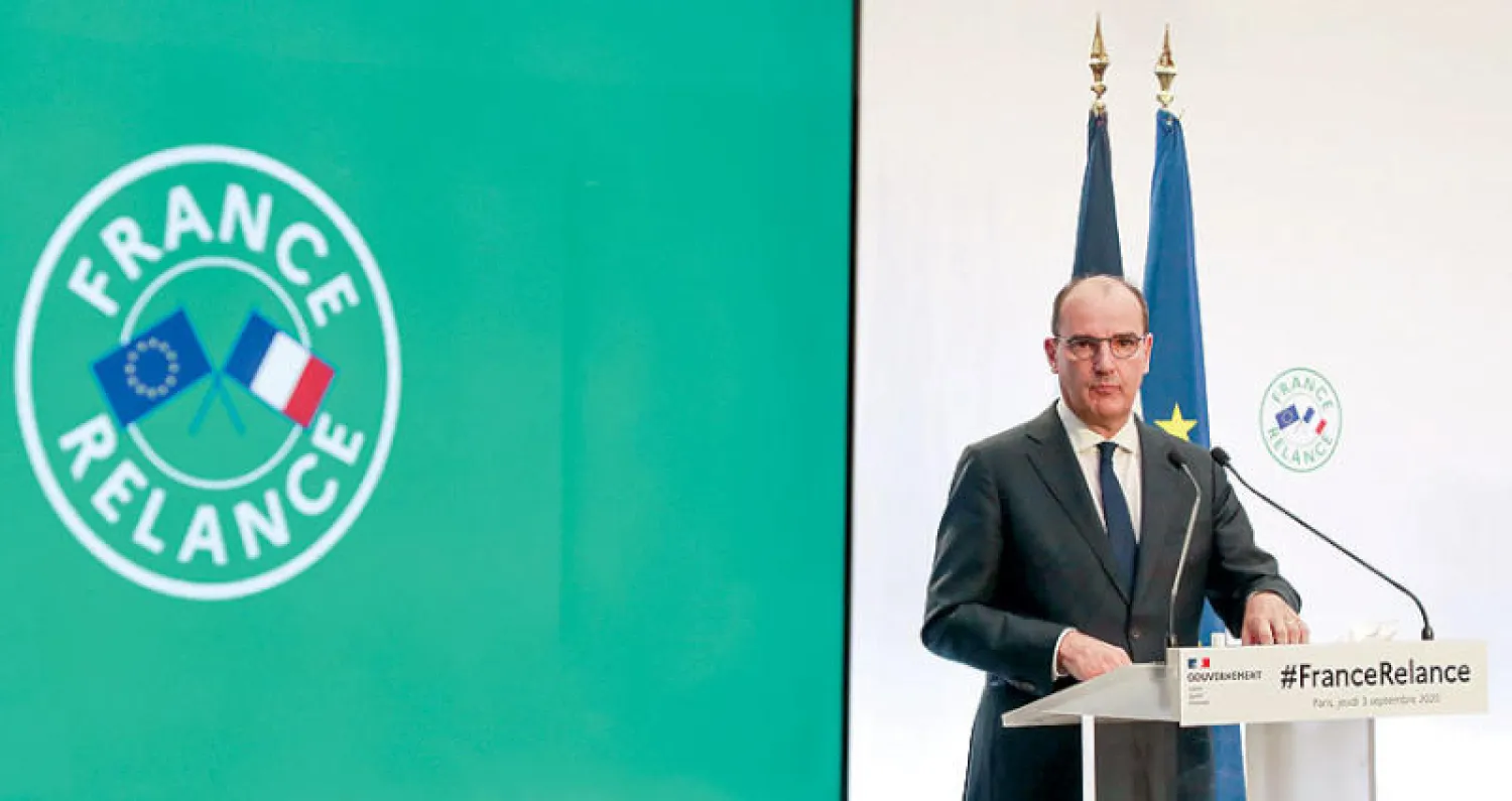 رئيس الوزراء الفرنسي جان كاستيكس خلال مؤتمر صحافي أمس للإعلان عن خطة التحفيز الجديدة (أ.ف.ب)