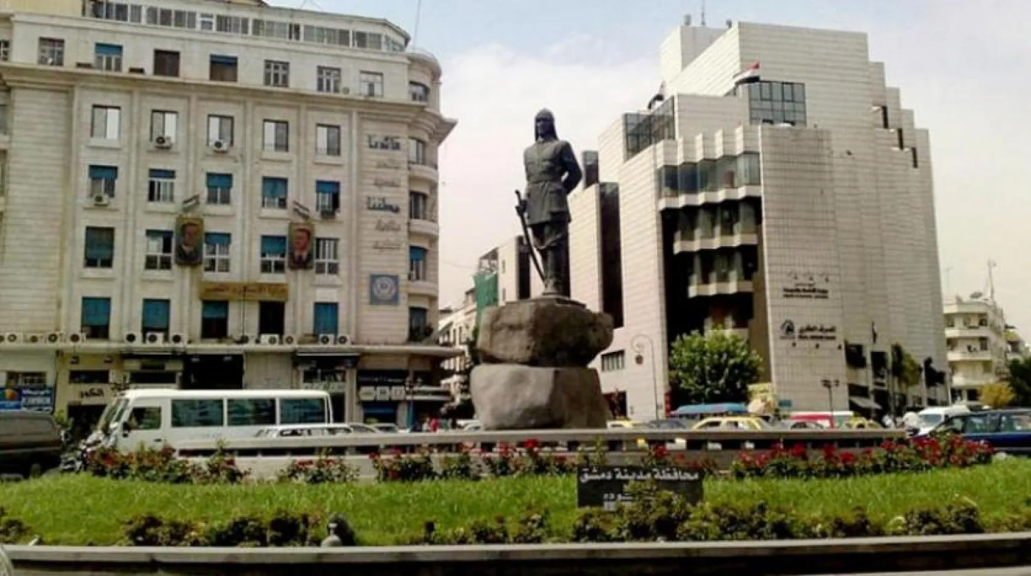 Başkent Şam şehir merkezinde Yusuf el-Azma’nın heykeli