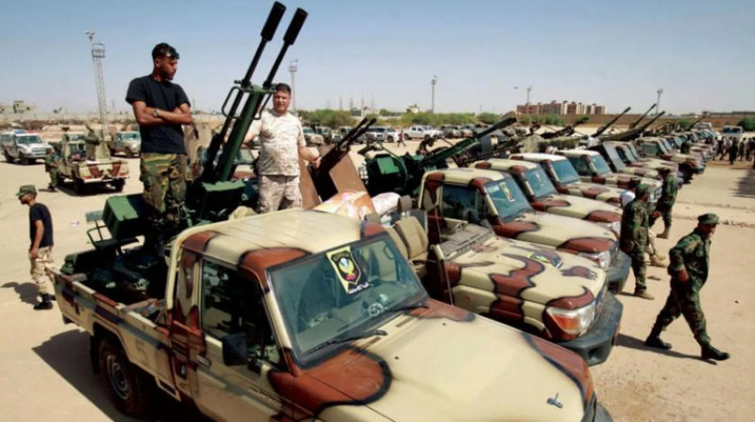 Bir BM raporu, birçok tarafı ‘Libya’ya silah ve paralı asker gönderme yasağına uymamakla’ suçluyor (AFP)