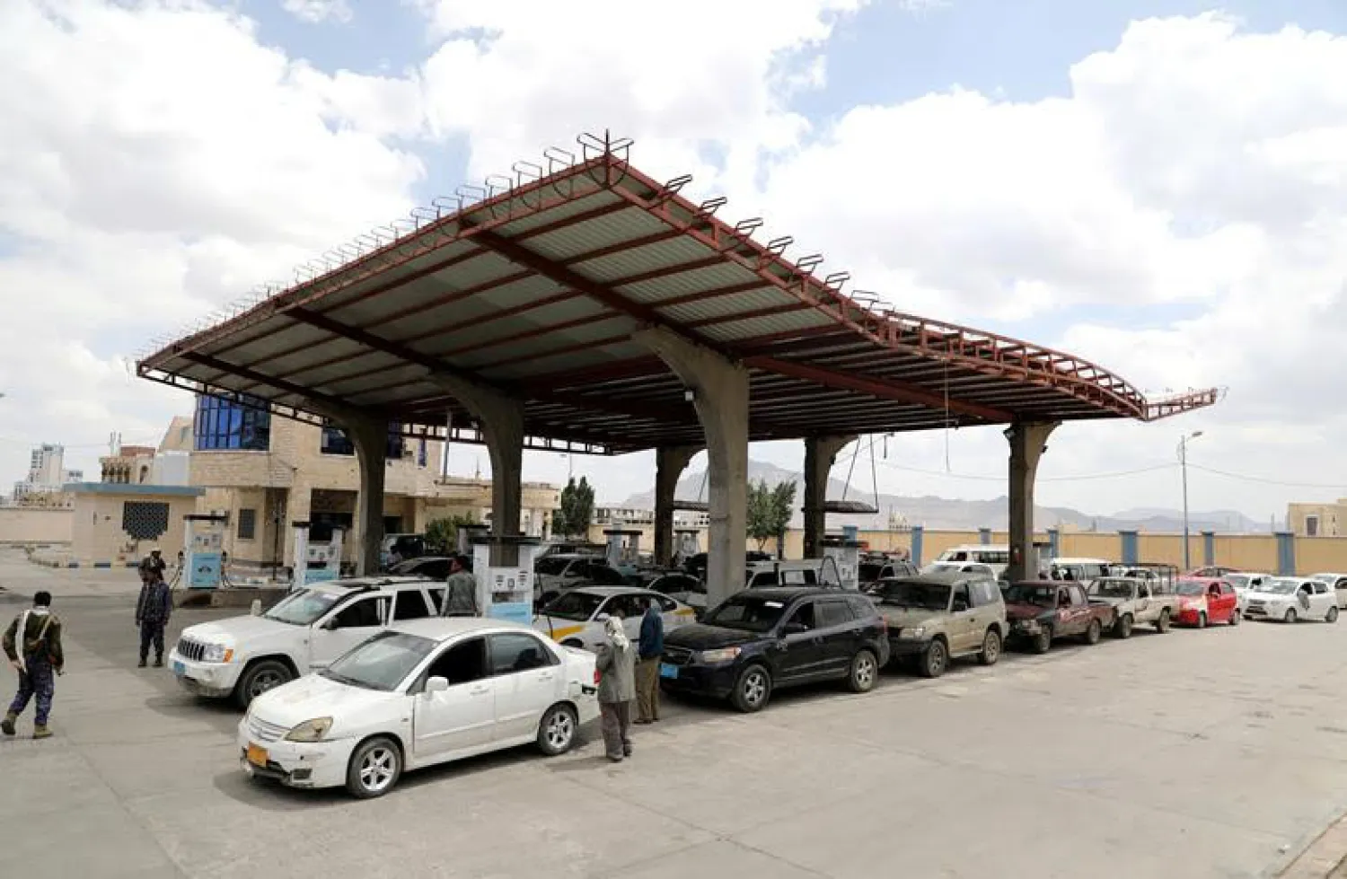 Cars refuel at a petrol station during a fuel crisis in Sanaa, Yemen. (File Photo: Reuters)