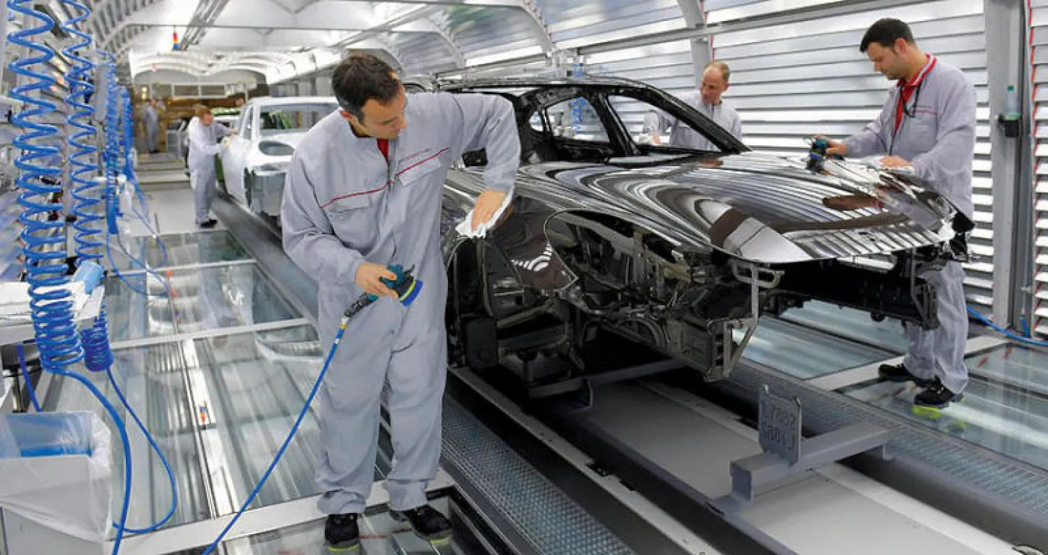 للمرة الأولى منذ أكثر من عام تتوقع شركات هندسية نمو الإنتاج... وما زالت شركات صناعة السيارات تتوقع نمواً (رويترز)