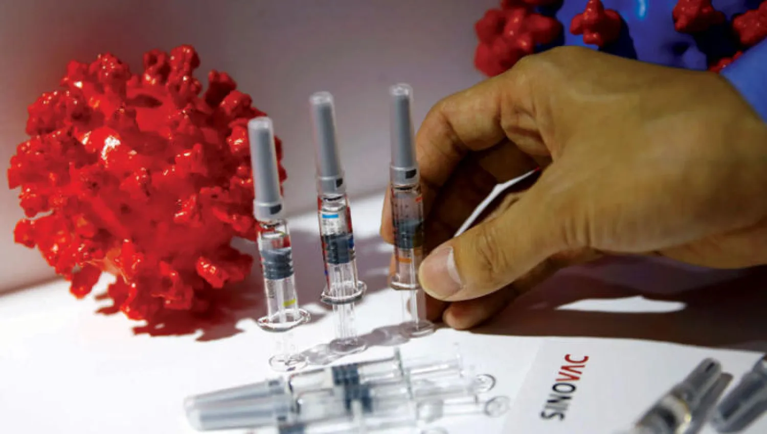 مختبر صيني لتطوير لقاح ضد «كوفيد19» (رويترز)