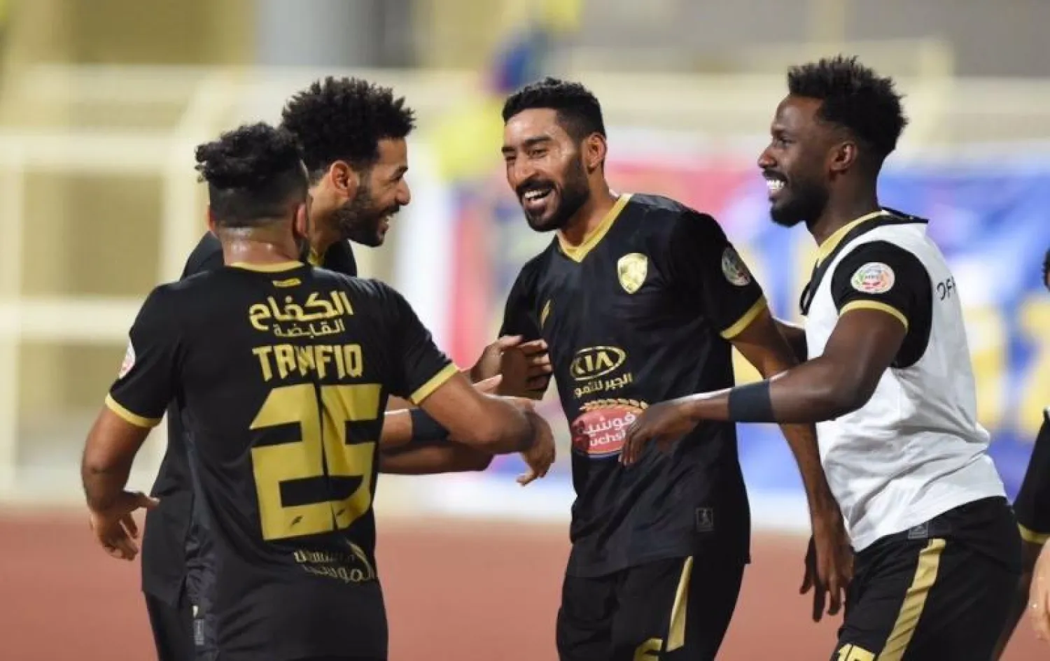 اللاعب علي الحسن يحتفل بهدفه في مباراة الحزم ضمن منافسات دوري الأمير محمد بن سلمان للمحترفين