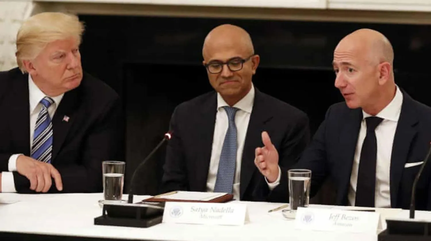 Microsoft ve Amazon yöneticilerinin eşliğinde gerçekleştirilen ABD Teknoloji Konseyi görüşmesi sırasında ABD Başkanı Donald Trump (AP)