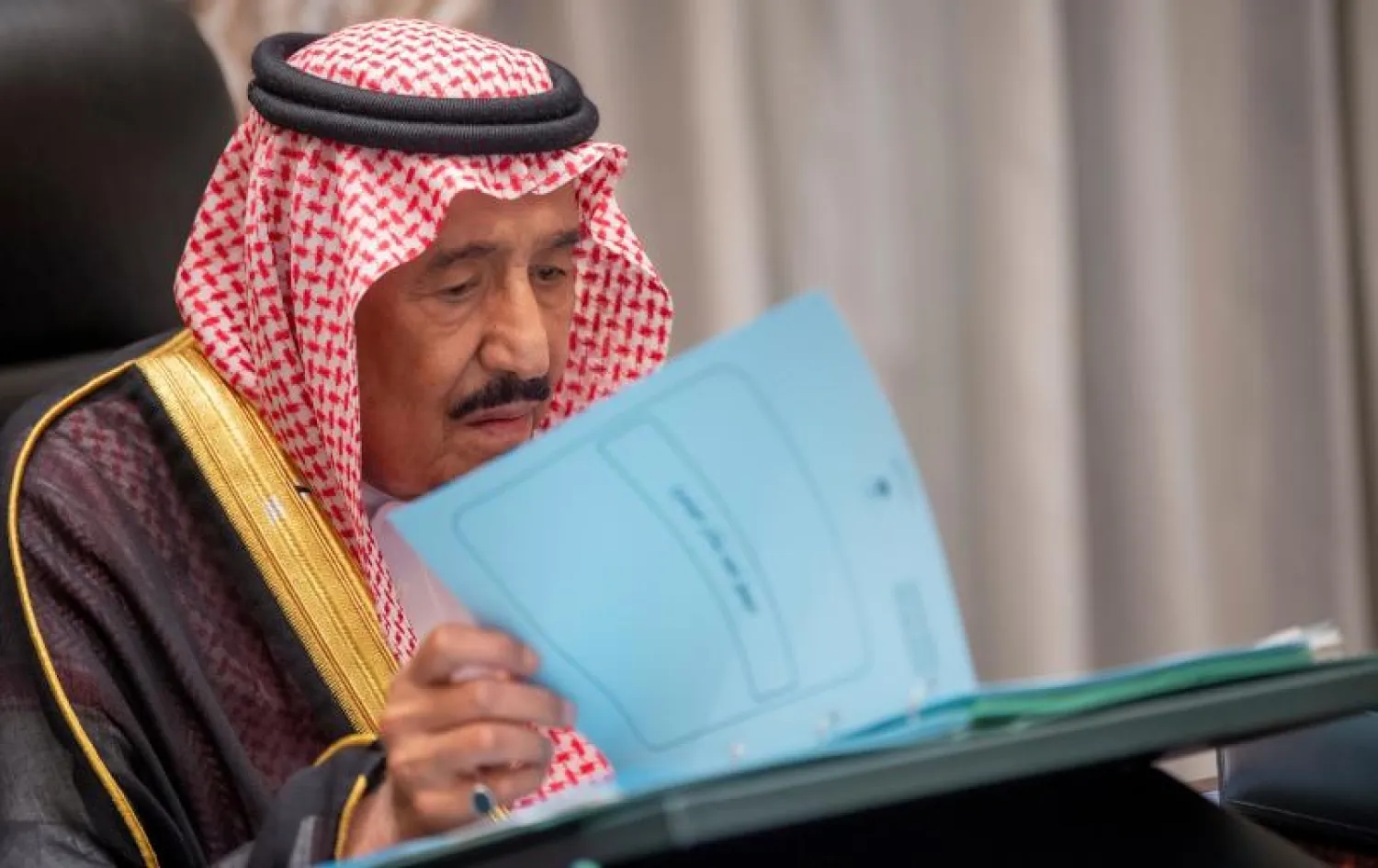 خادم الحرمين الشريفين الملك سلمان بن عبد العزيز مترئساً جلسة مجلس الوزراء عبر الاتصال المرئي (واس)