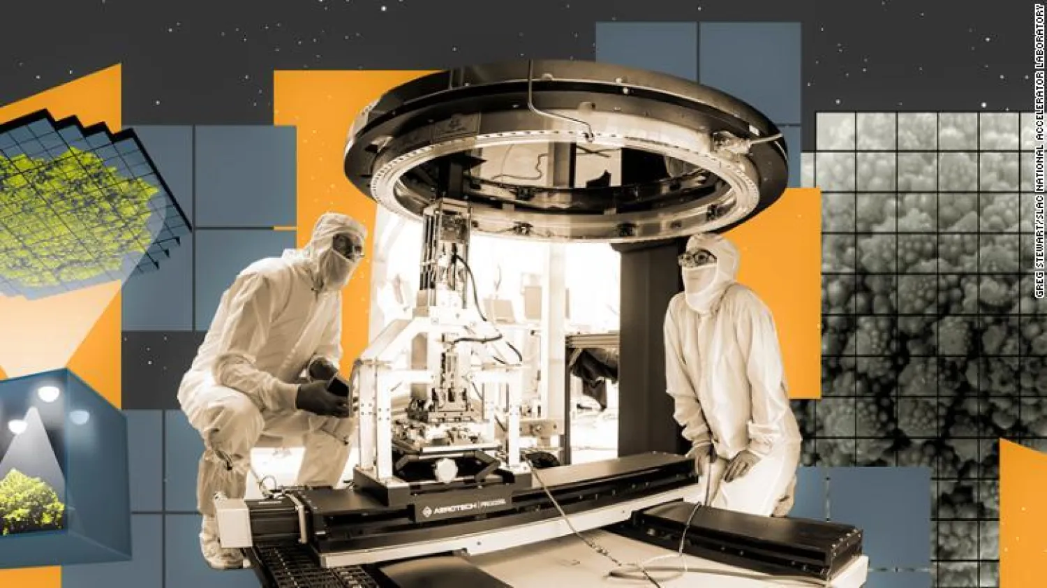 عالمان يعملان في مرصد «فيرا روبن» (سي إن إن)