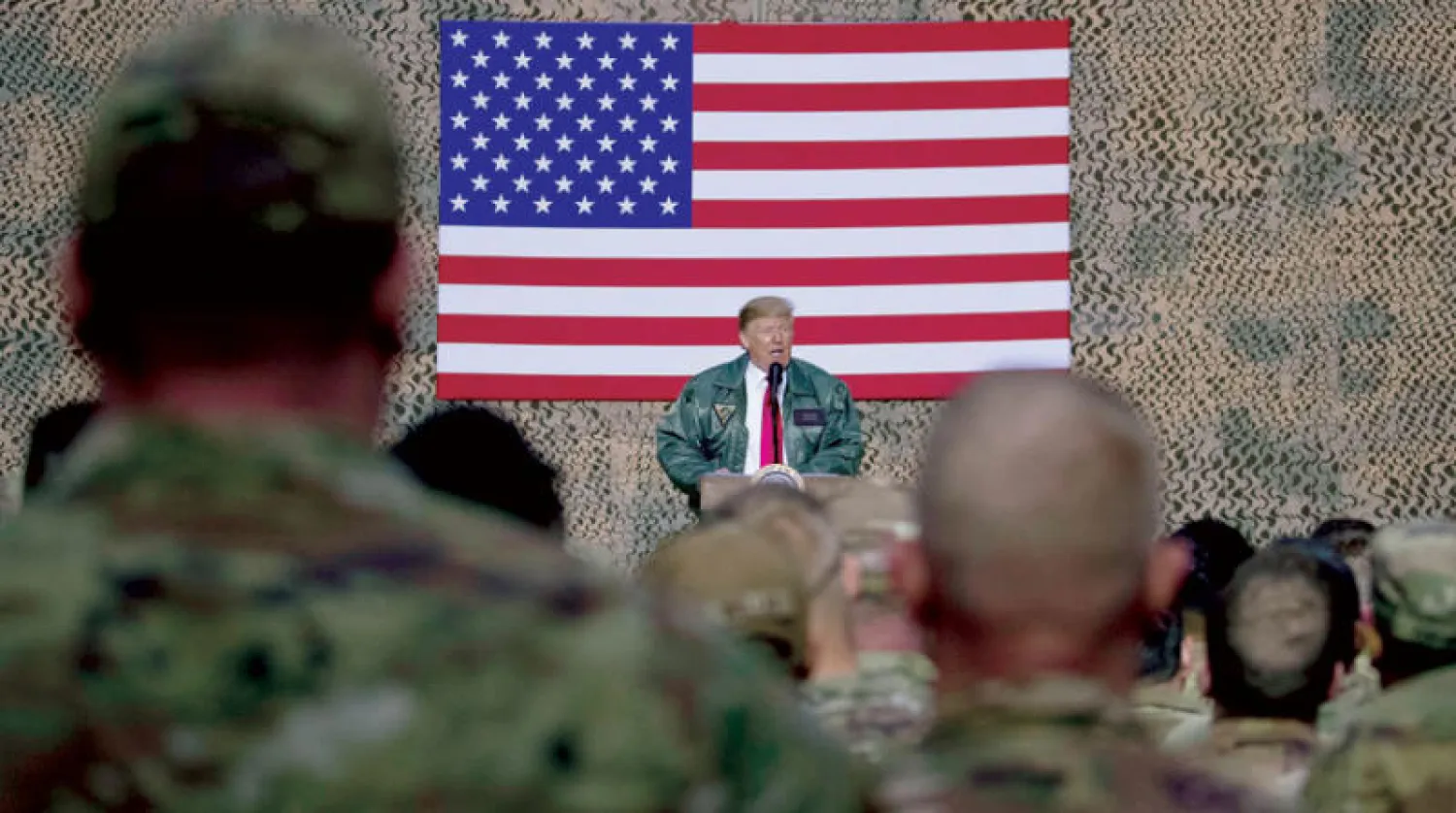 ترمب خلال زيارة للقوات الأميركية بقاعدة «عين الأسد» في العراق عام 2018 (أ.ب)