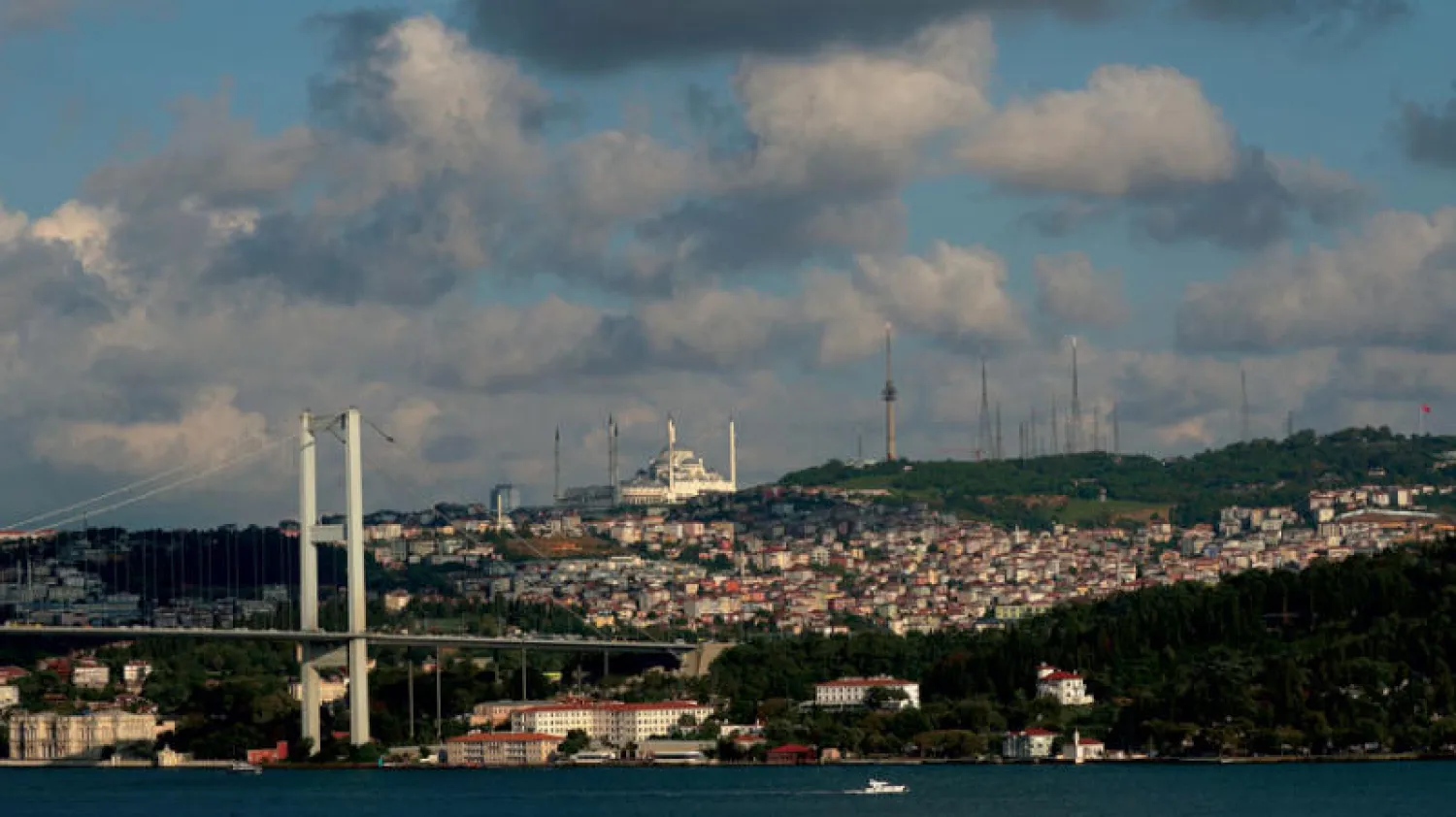 تواصل الليرة التركية انهيارها التاريخي وسط عجز حكومي عن اتخاذ إجراءات ملائمة (رويترز)