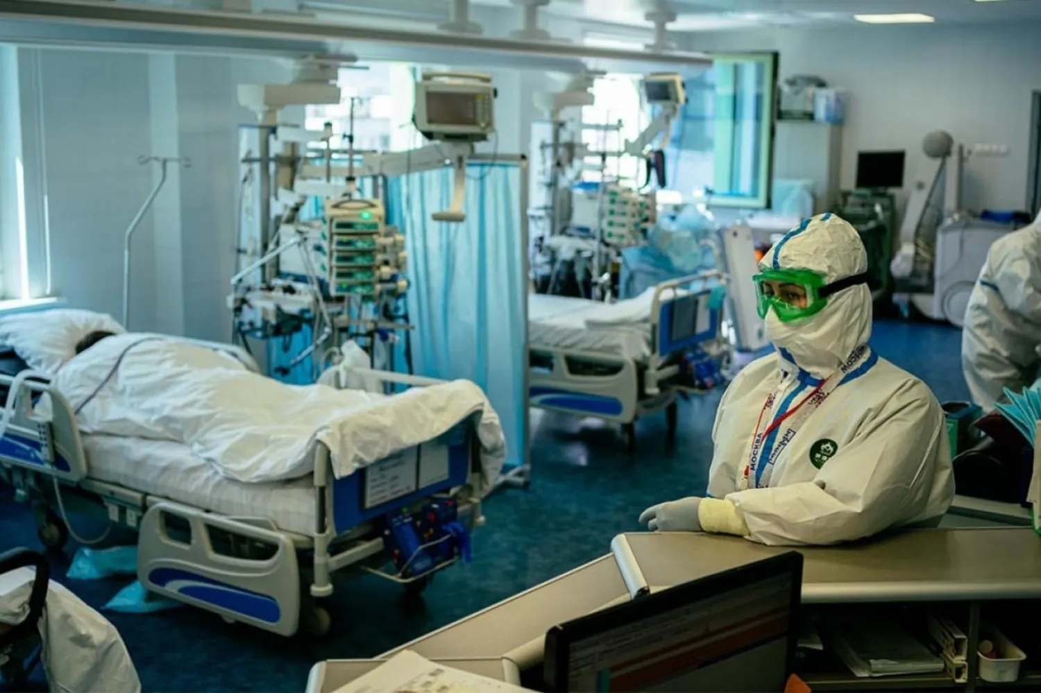 Dünya çapındaki toplam koronavirüs vaka sayısı 27 milyon 306 bin 615'e ulaştı (AFP)

