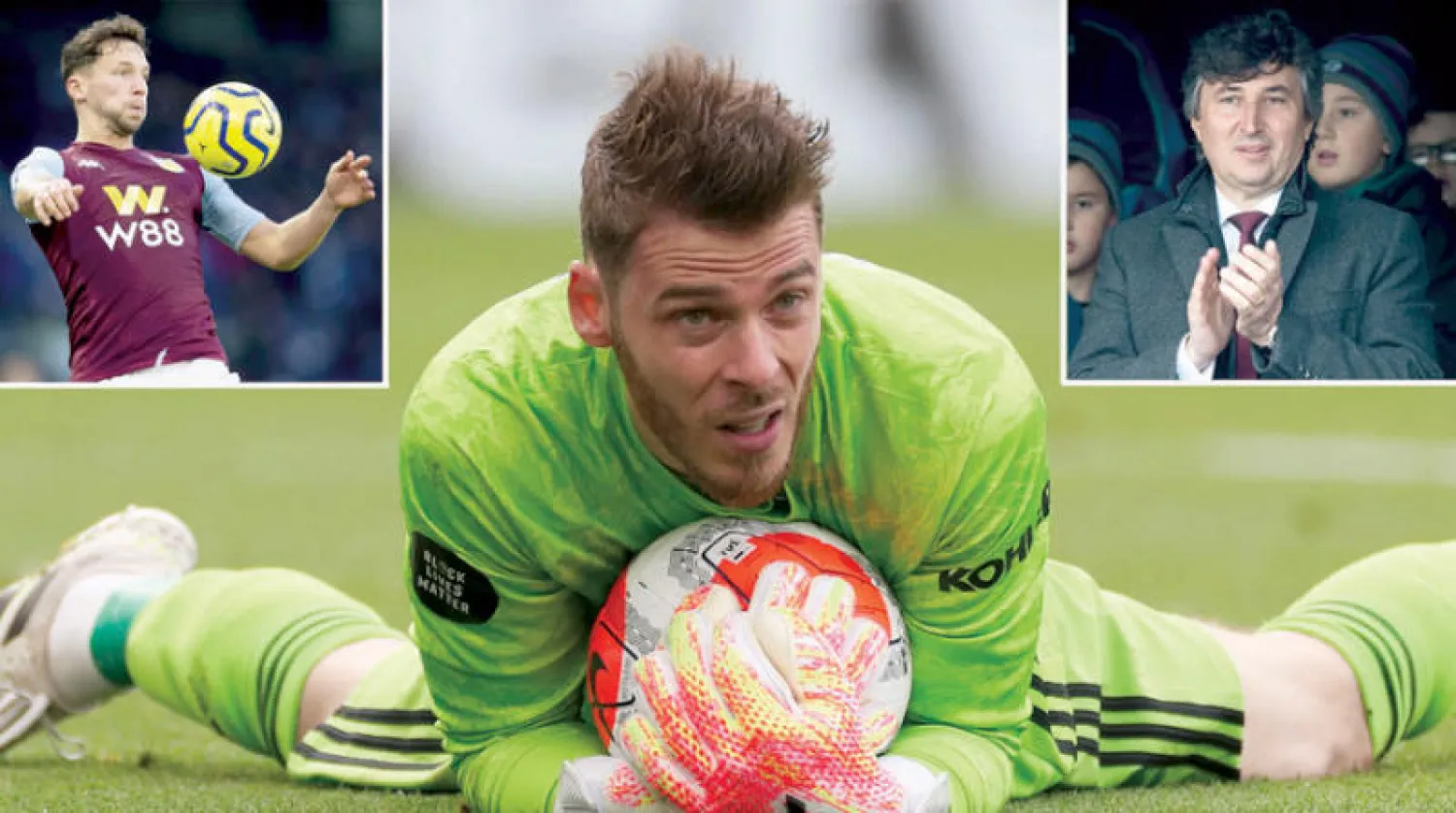 ديفيد دي خيا يلتقط الكرة... وفي الإطار جينو بوزو (إلى اليمين) وداني درينكووتر (غيتي)