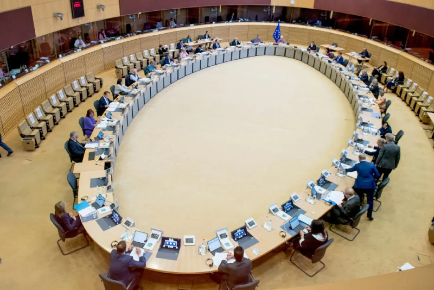 صورة عامة للاجتماع الأسبوعي لمفوضي الاتحاد الأوروبي (د.ب.أ)