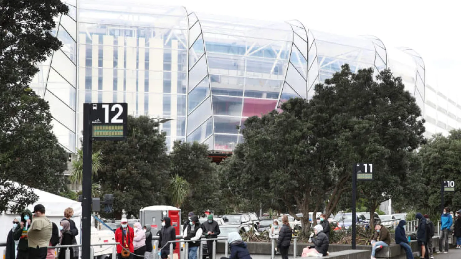 People wait for a walk-up Covid-19 test on August 14, 2020 in Auckland, New Zealand. Covid-19 restrictions have been reintroduced across New Zealand. Photo: Fiona Goodall/ Getty Images