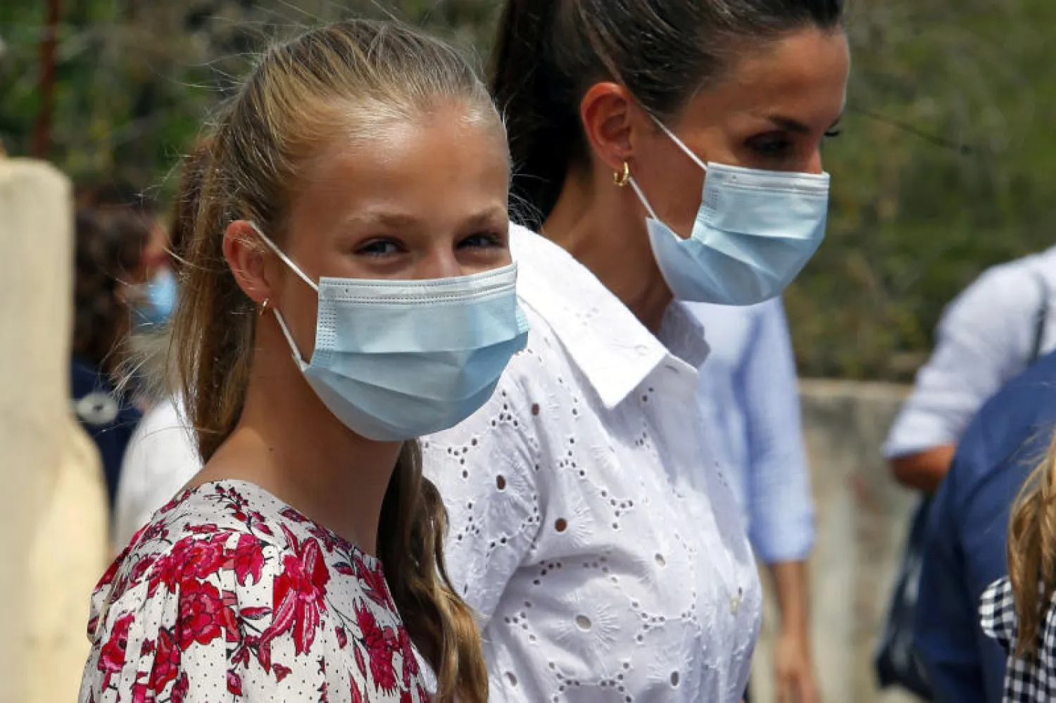 الأميرة الإسبانية ليونور وريثة العرش ترتدي كمامة (رويترز)