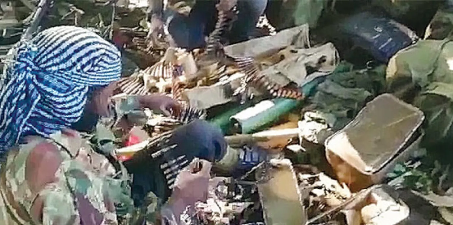 صورة قدمتها مجموعة «سايت» عقب اشتباكات للمتطرفين مع القوات الحكومية في شمال موزمبيق (أ.ب)