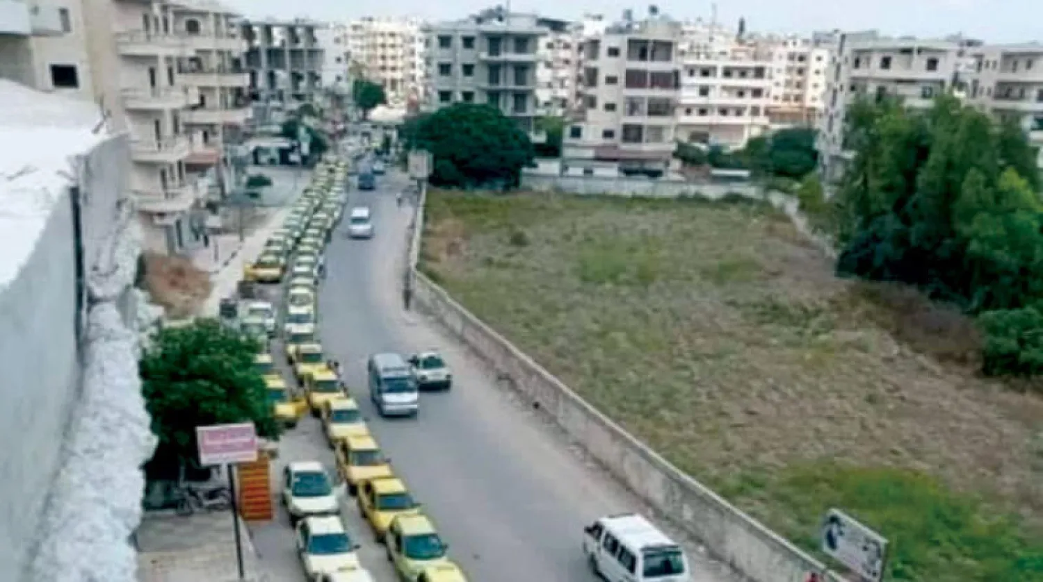 طابور أمام محطة للوقود في اللاذقية غرب سوريا (أخبار اللاذقية)