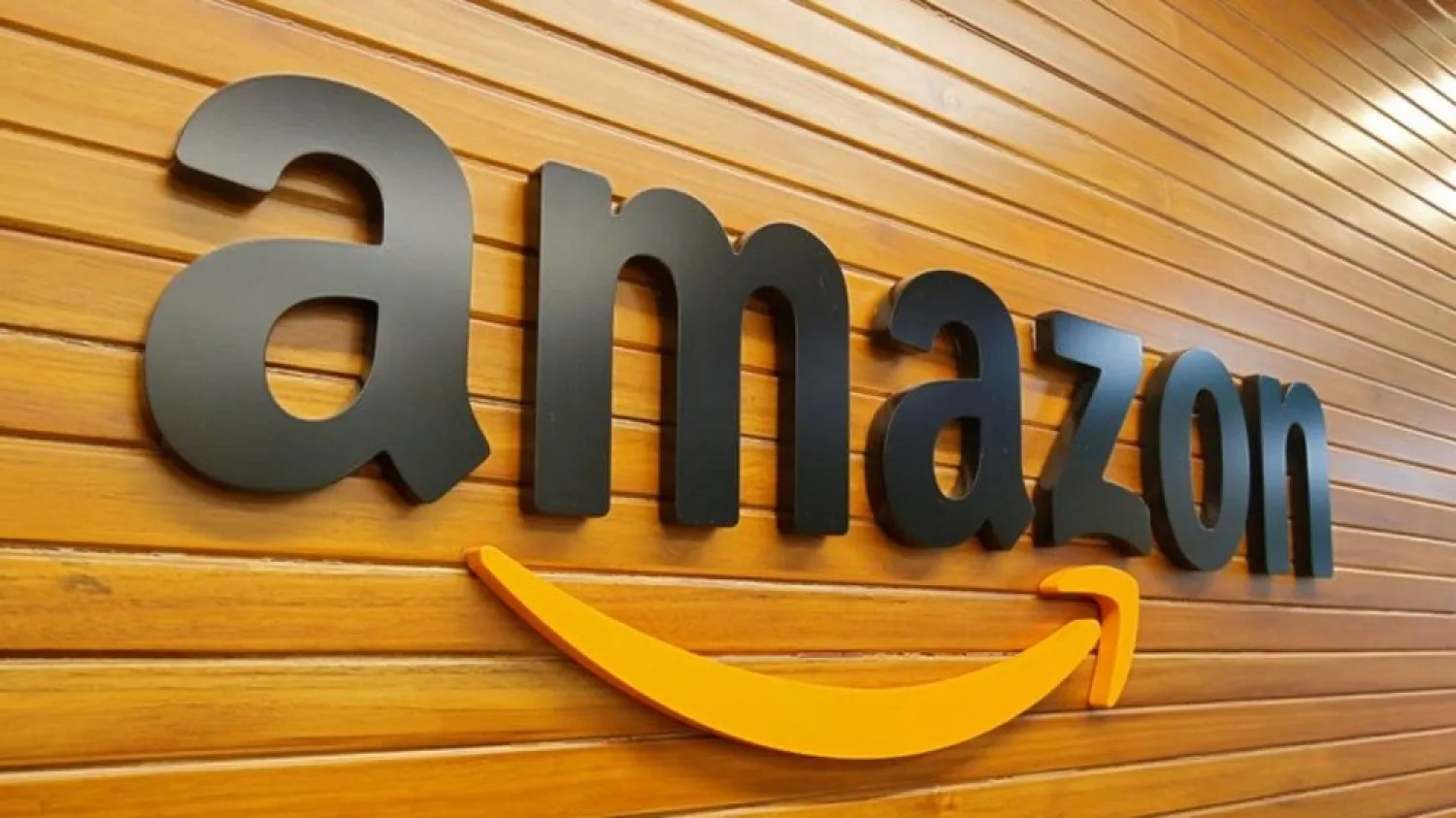 Amazon.com Inc said it is recruiting 100,000 more workers. (Reuters)