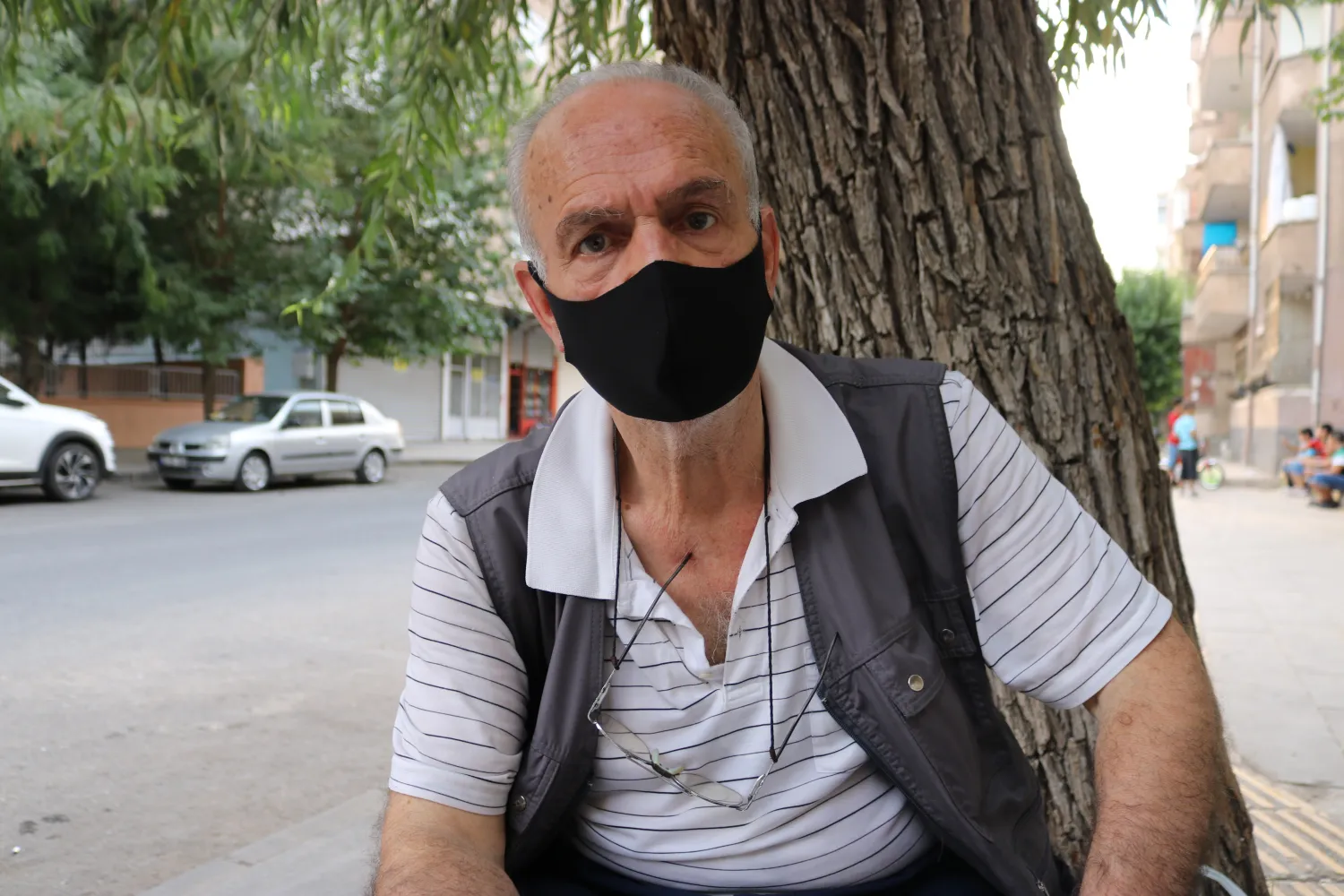 Terk edildiği ve 36 yıl önce boşandığı eşinin tüm borcu üstüne yıkıldı