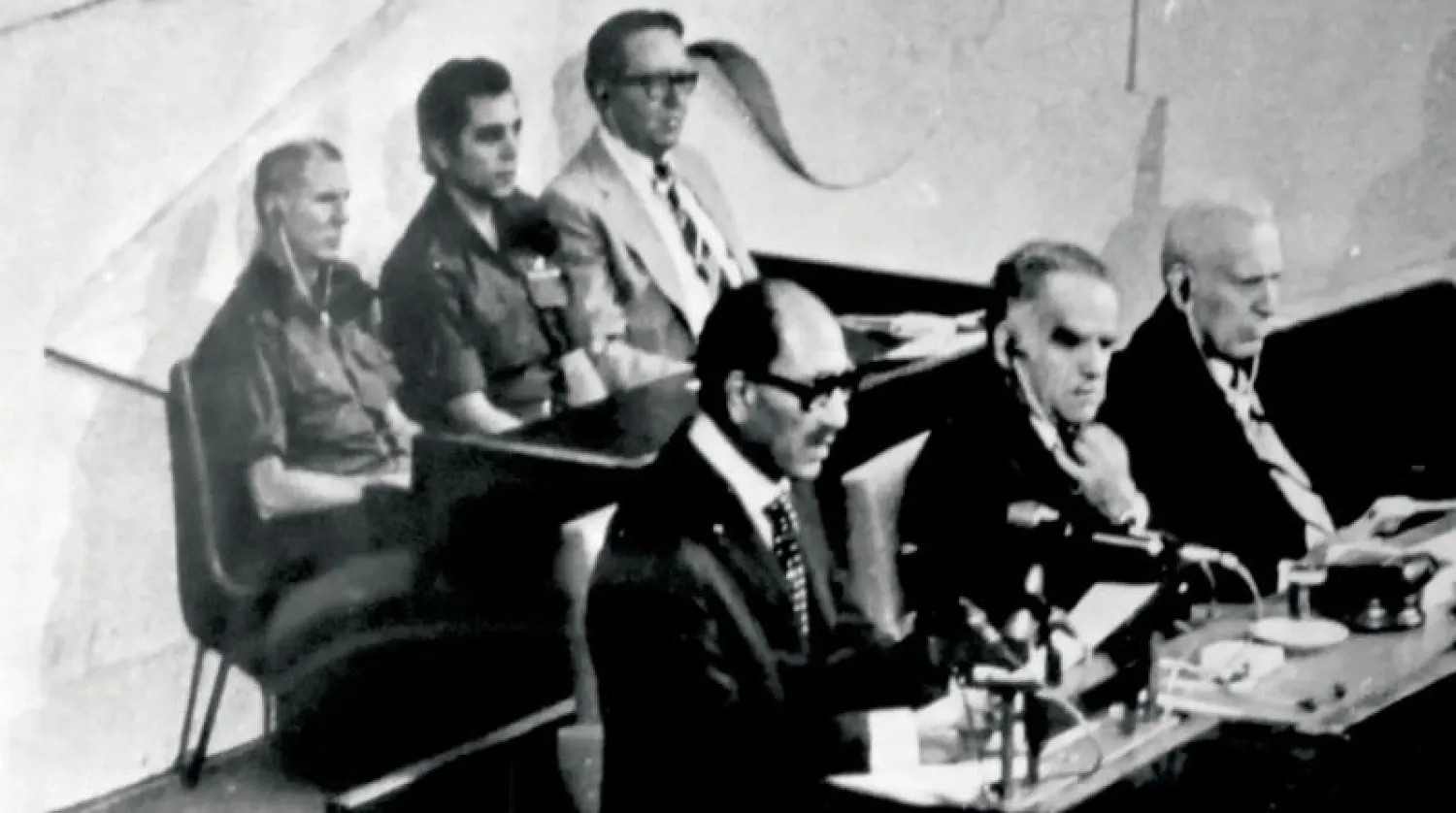 السادات يلقي خطابه أمام الكنيست في القدس عام 1977 (غيتي)