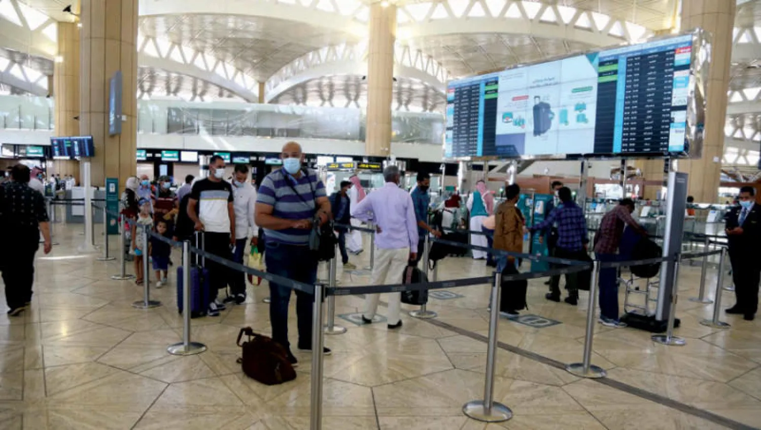 مطار الملك خالد الدولي في الرياض مع استئناف الرحلات الدولية للفئات المستثناة (تصوير: سعد الدوسري)