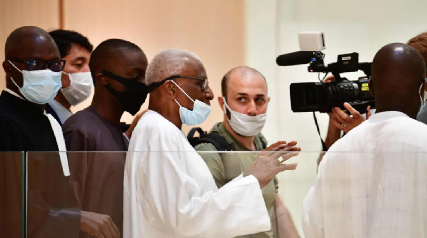 لامين دياك يتحدث لهيئة المحكمة قبل صدور قرار إدانته وسجنه (أ.ف.ب)